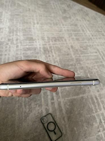 ipnone 13: IPhone 11, Б/у, 128 ГБ, Белый, Чехол, 66 % — 4