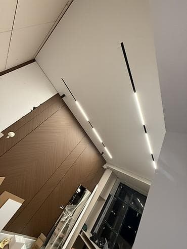 led панели: Натяжные потолки с интегрированной световой линией - Современное — 6