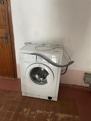 Стиральная машина Indesit, фронтальная загрузка. Б/у Рабочем
