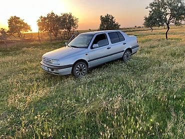 Volkswagen Vento: 1994 г., 1.8 л, Механика, Бензин, Седан — 2