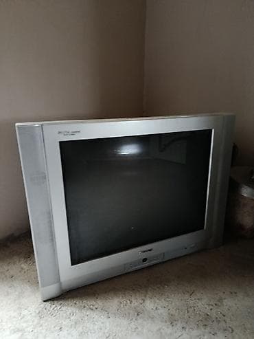 приставка телевизионная: Электронно-лучевой телевизор (CRT) с плоским экраном. Стоит никто не — 2