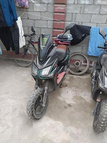 скутор 150 куб: Скутер 150–200 см³ (по габаритам и оснащению), вариатор.на ходу торг — 4