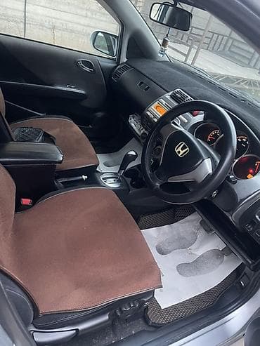 на аренду фит: Honda Fit: 2005 г., 1.3 л, Автомат, Хэтчбэк — 3