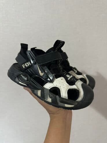 докерсы обувь: Сандалии-кроссовки для мальчика, цвет черно-белый, футуристичный — 1