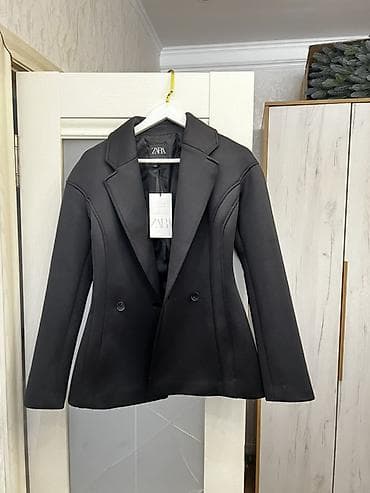 женские пиджаки френчи: Жакет ZARA, женский, шикарно подчеркивает талию ТОРГ ЕСТЬ - Цвет — 1