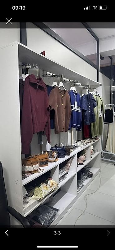 мебельный цех адреса: Торговая витрина/стеллаж для одежды и аксессуаров - Материал: ЛДСП — 3