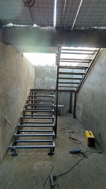 мансардный: Металлическая лестница Наружные, Форма лестницы: Много-маршевая — 8