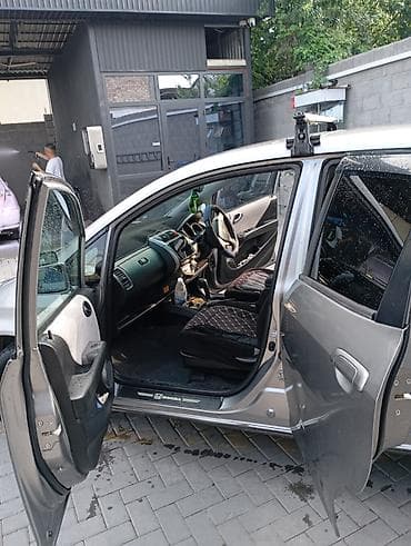 хонда все: Honda Fit: 2004 г., 1.3 л, Автомат, Бензин, Хэтчбэк — 4