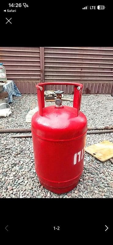 Газовый баллон пропановый, металлический, окрашен в красный цвет