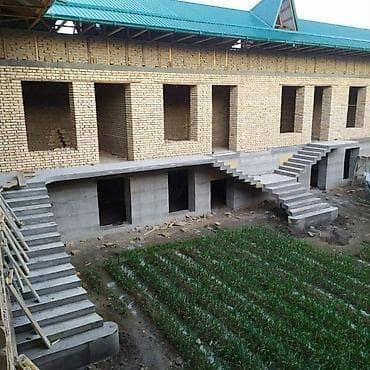 барачные дома: Кирпичное здание с металлической кровлей и монолитными лестницами — 1