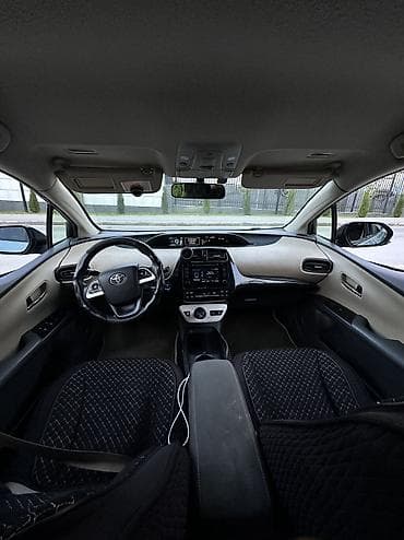 Toyota Prius: 2016 г., 1.8 л, Автомат, Гибрид, Хэтчбэк — 10