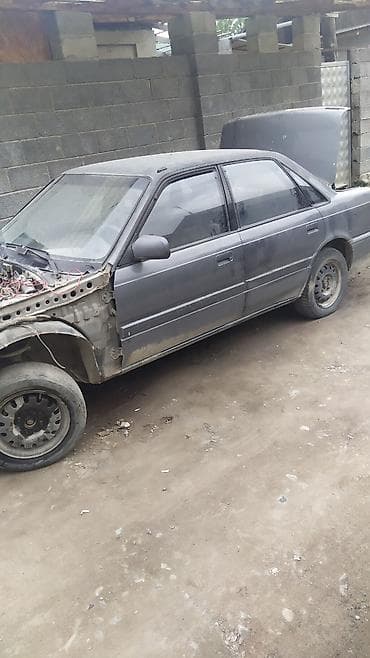 Mazda 626: 1990 г., 1.8 л, Механика, Бензин, Седан
