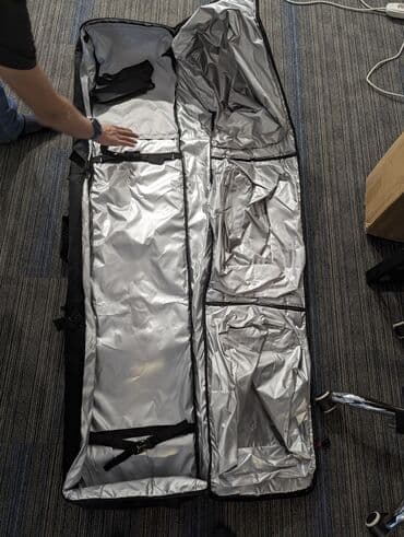 спортивное оборудование: Продаю новую сумку для сноуборда. размер до 160см. Имеет следующие — 3