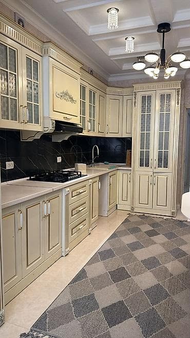 Классический комплект мебели и декора для квартиры в неоклассическом