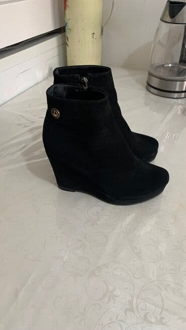 Продаются сапожки,
Замшевые 37 размер
Очень легкие и удобные