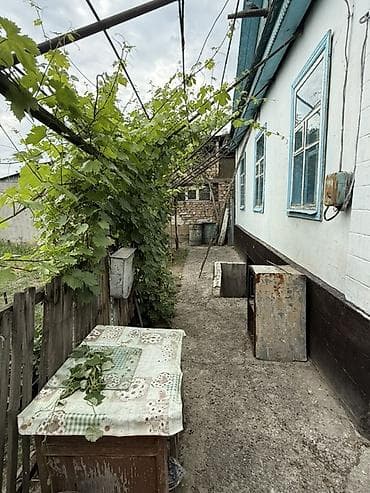 дом дом: Продается Дом (5 соток) в Токмаке рапологается по М. Горького ( за — 6