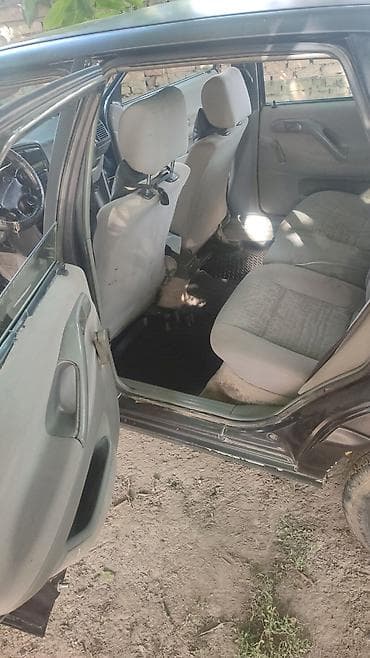 Volkswagen Passat: 1994 г., Кол менен иштөөчү, Седан — 8