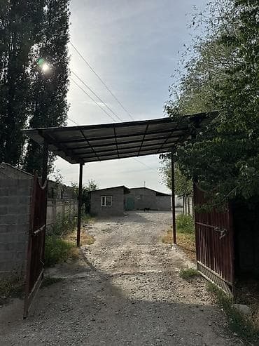 Гаражи: Промышленная/складская площадка с въездной группой 5 сотик 300 метров — 2
