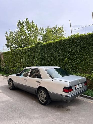 audi 100 сатып алуу: Mercedes-Benz W124: 1993 г., 2.2 л, Кол менен иштөөчү, Седан — 4