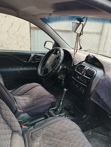 хонда степвагон 1: Mitsubishi Space Star: 2000 г., 1.3 л, Кол менен иштөөчү, Бензин, Хетчбек — 3