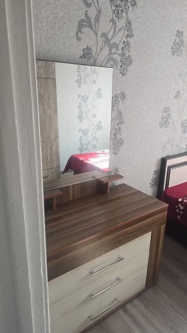 дом раб городок: Дом с большим навесным двором . на длительный срок . взимается депозит — 9