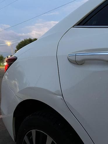 e2 byd: Toyota Corolla: 2018 г., 1.8 л, Автомат, Гибрид, Седан — 6