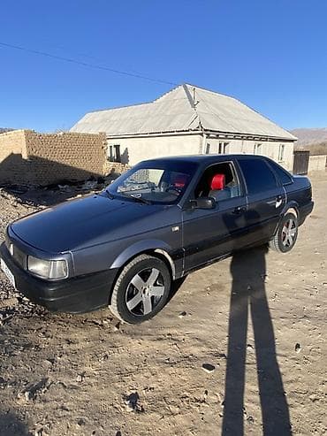 авто kia: Volkswagen Passat: 1988 г., 1.8 л, Механика, Бензин, Седан — 1