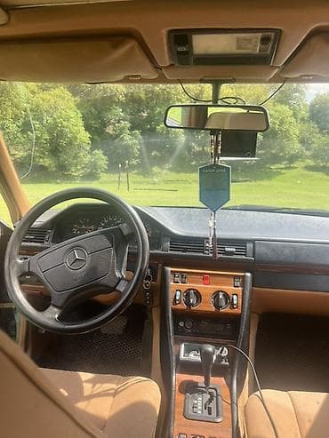 капот бмв е60: Mercedes-Benz W124: 1995 г., 2.2 л, Автомат, Седан — 6