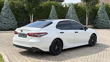 солид: Toyota Camry: 2018 г., Седан — 4