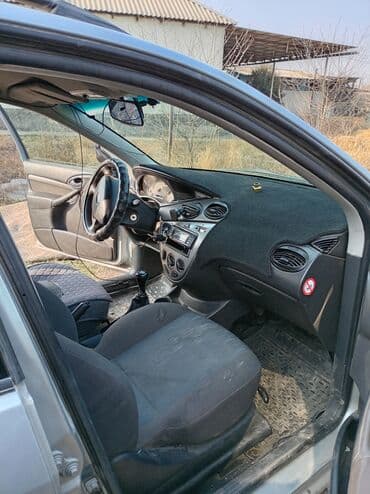 домкрать: Ford Focus: 2002 г., 0.8 л, Механика, Бензиновая, Универсал — 10