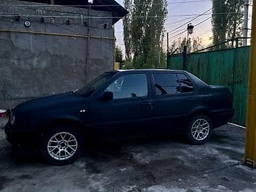 Volkswagen Vento: 1992 г., 1.8 л, Механика, Бензин, Седан — 3
