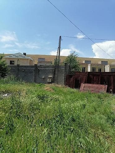 таунхаусы: В Бишкеке продаются 2 таунхауса, участок 10 соток, три этажа, площадь — 9