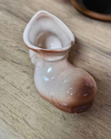 Продаю 
Пепельница башмачок 
450 сом