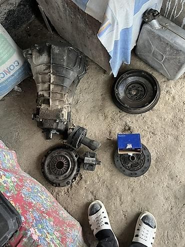 Мерс w202 коробка год 1993 механика На 3 не переключается сам диск