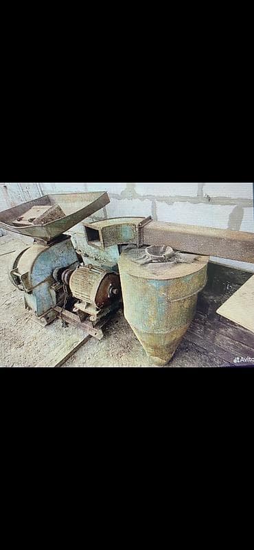 Кормодробилка/зернодробилка с циклонным бункером и электродвигателем