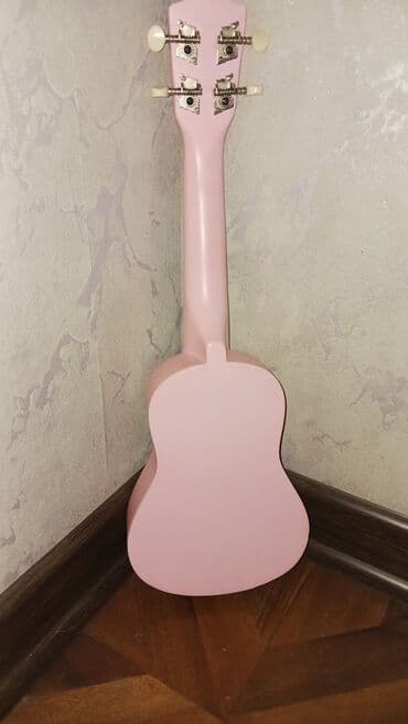 гитара классическая: Укулеле сопрано, розовая - Форм‑фактор: сопрано (компактный размер — 3