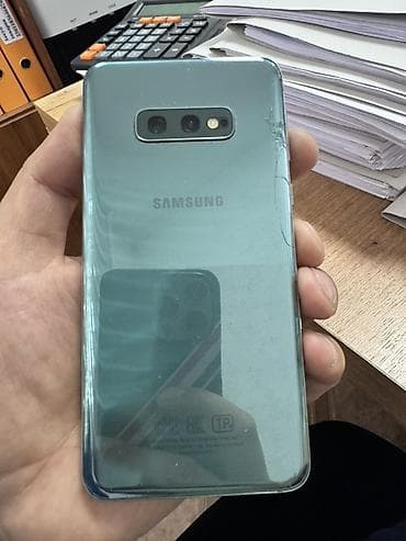 Мобильные телефоны и аксессуары: Samsung Galaxy S10e, цвет - Зеленый — 1