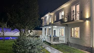 загородный дом: Двухэтажный загородный дом с подсветкой фасада и собственным двором — 5