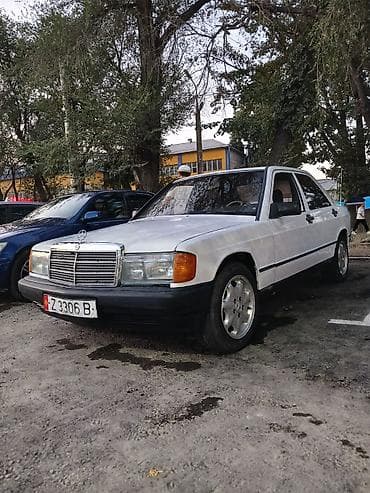 щит прибор на мерс: Mercedes-Benz 190: 1986 г., Седан — 4