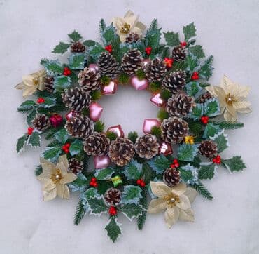 хвойная гирлянда: Новогодние декоративные композиции из шишек и хв<ои - Ручная — 4