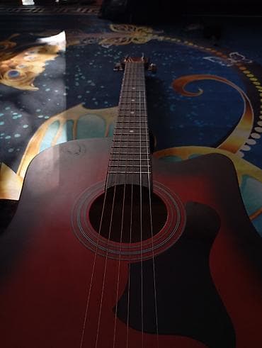 Акустическая гитара 4/4 с сеттингом для начинающих и любителей