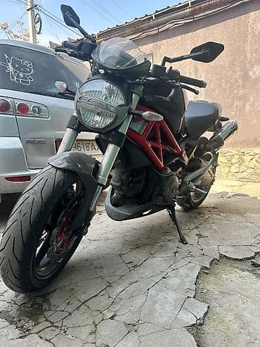 некая: Ducati Monster 696. Сейчас одет в родной пластик (первое фото). Так же — 1