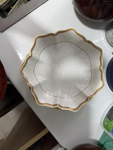полировочный круг: Набор столовой посуды из тонкого фарфора с золотистым кантом и нежным — 1