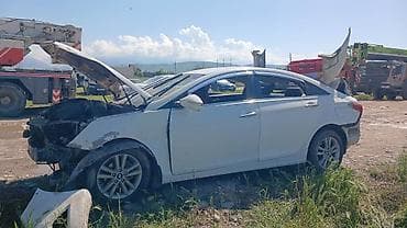 Hyundai Sonata (седан), белый цвет, после серьезного ДТП. Машина — 1