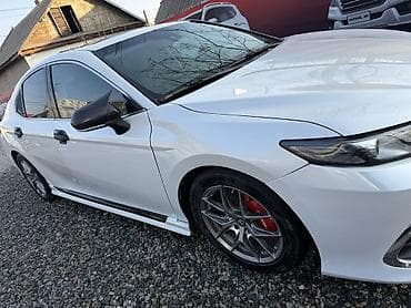 toyota vitiz: Toyota Camry: 2022 г., Седан — 3