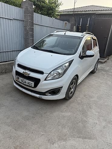 Chevrolet Spark: 2015 г., 0.1 л, Вариатор, Бензин, Хэтчбэк