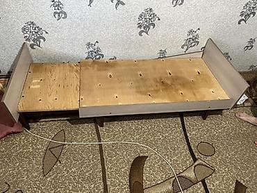 Мебель: Раскладная односпальная кровать-кушетка из массива/фанеры. - — 1