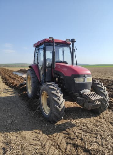 Трактор с кабиной + навесной плуг - Модель: на капоте обозначение at lalafo.kg Трактор с кабиной + навесной плуг - Модель: на капоте обозначение