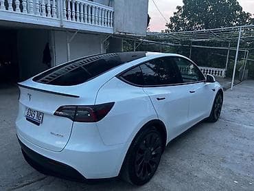 Tesla Model Y: 2023 г., 4.4 л, Автомат, Электромобиль, Кроссовер — 4