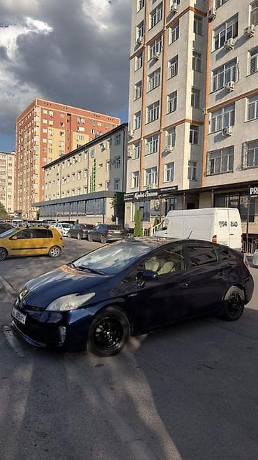 8: Toyota Prius: 2015 г., 1.8 л, Автомат, Гибрид, Хэтчбэк — 3